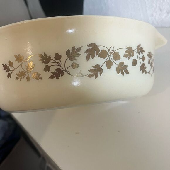 Vintage Original Pyrex golden acorn 1.5Q #043 no lid - Picture 9 of 11
